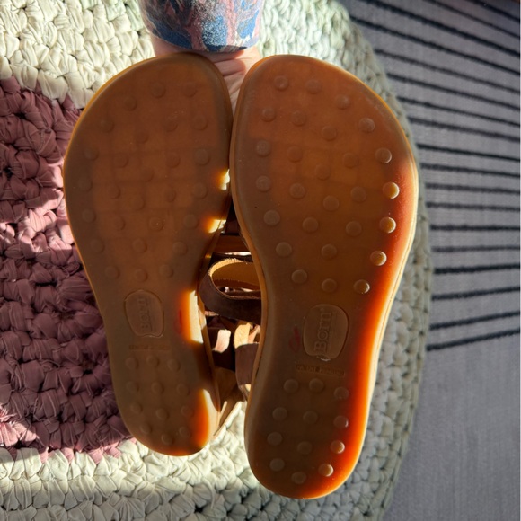 NWOT Born Brown leather strappy Gladiator flats Sandals sz 9 - Picture 5 of 8